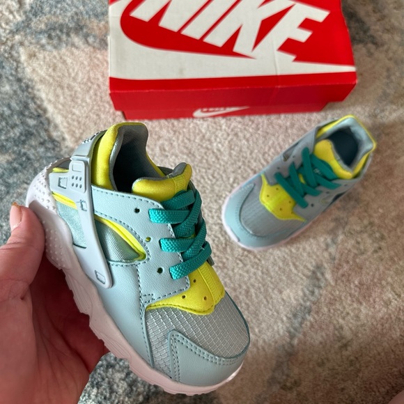 NWB Nike Huarache Sneakers 7c - Picture 11 of 12